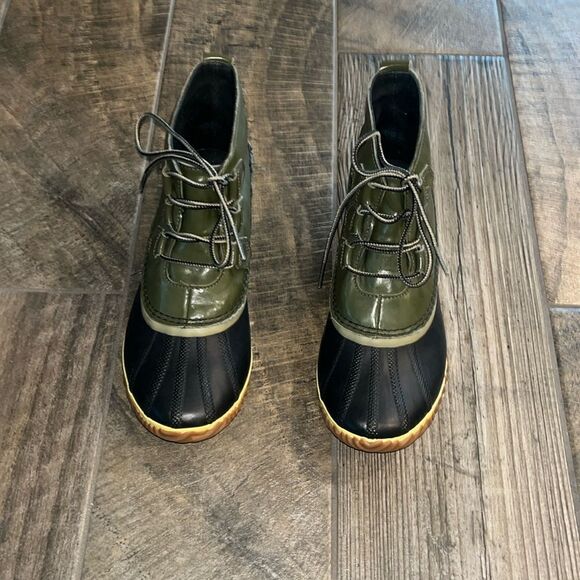 Sorel green and black duck boots in excellent condition - Picture 2 of 4